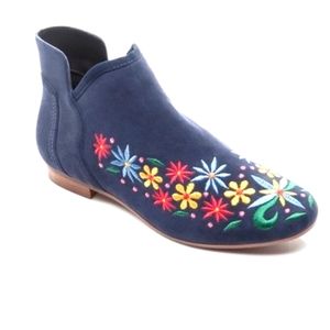 NWOB Bernardo Francine blue suede floral booties size 9.5 Brand New